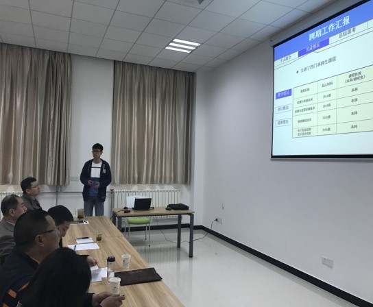 体育365官网组织新进教师进行首聘期满述职汇报